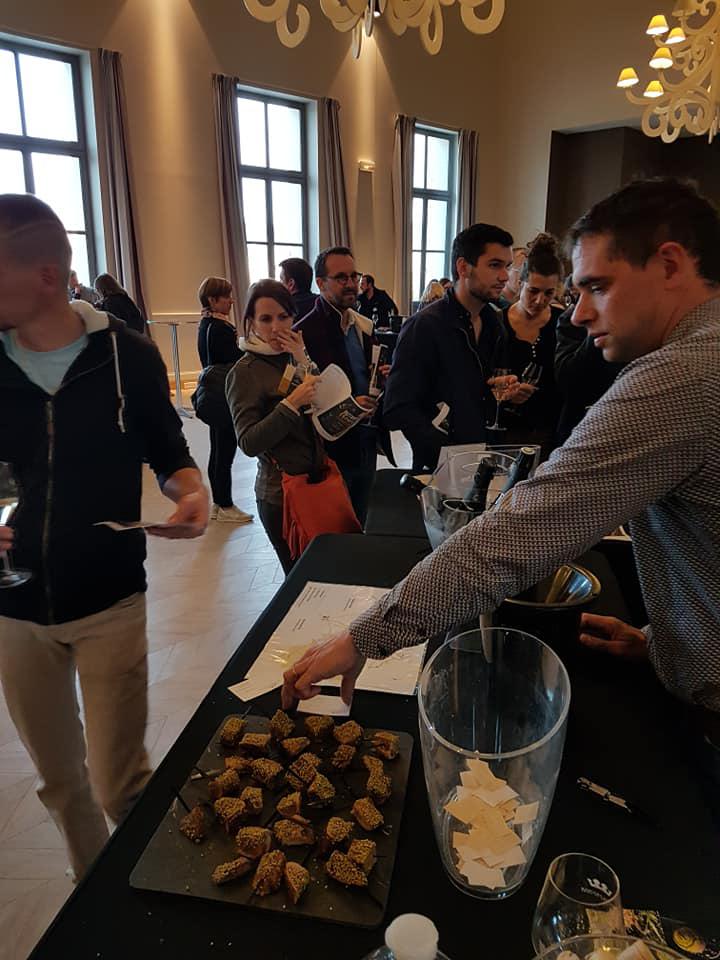 Vendredi 03 mai 2019, le groupe SAMOVAR SWING TRIO était à l'hôtel Mercure **** de Cholet (49) pour la soirée LES INSTANTS CHENIN. Remerciements à la Fédération Viticole Anjou Saumur !