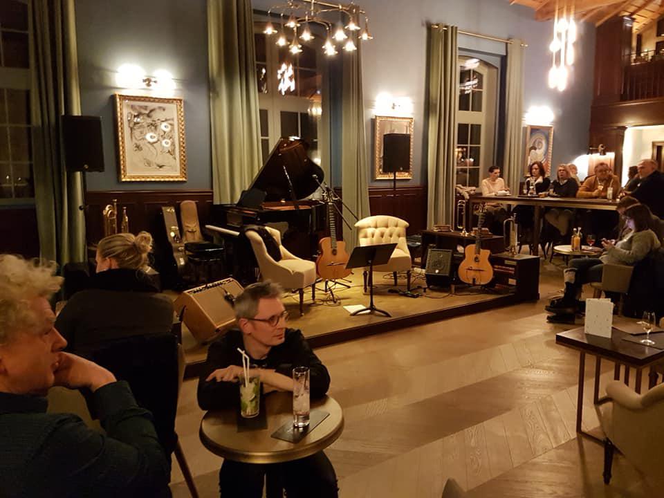 Vendredi 04 janvier 2019, SAMOVAR SWING DUO était à l'Hôtel Chais Monnet à Cognac (17) pour le 1er concert de l'année du bar Le 1838. Merci à Maxime Plisson et Philippe Parant !