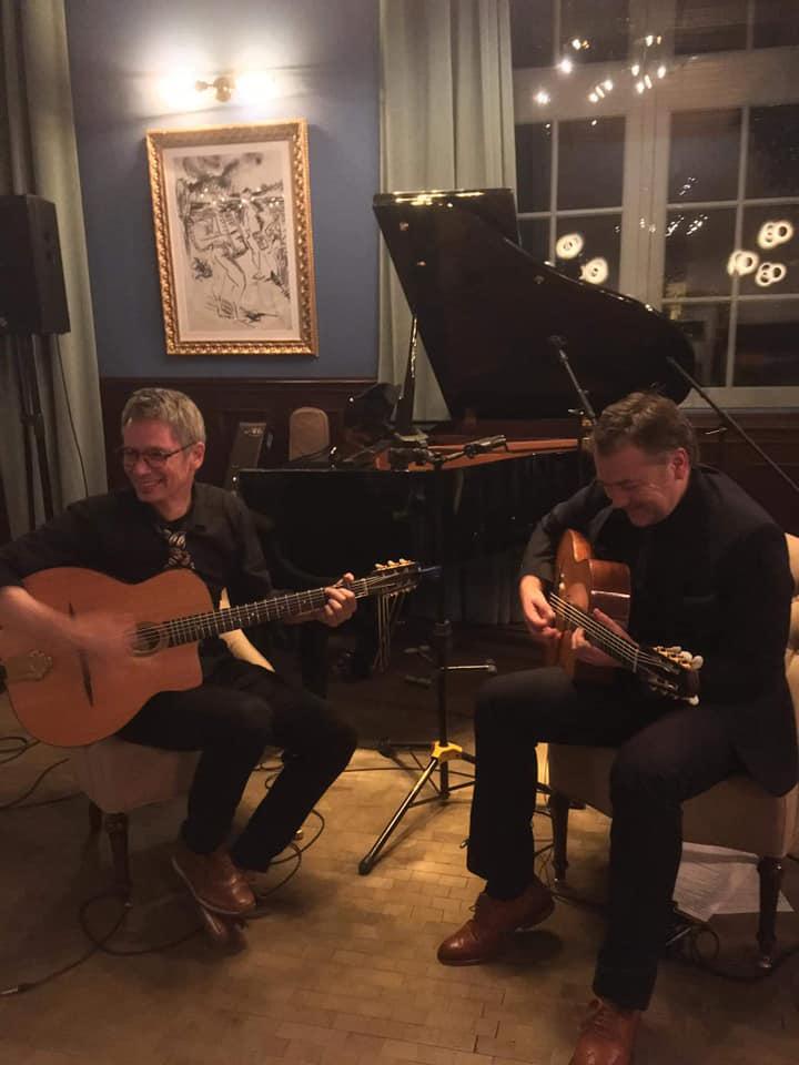 Vendredi 04 janvier 2019, SAMOVAR SWING DUO était à l'Hôtel Chais Monnet à Cognac (17) pour le 1er concert de l'année du bar Le 1838. Merci à Maxime Plisson et Philippe Parant !