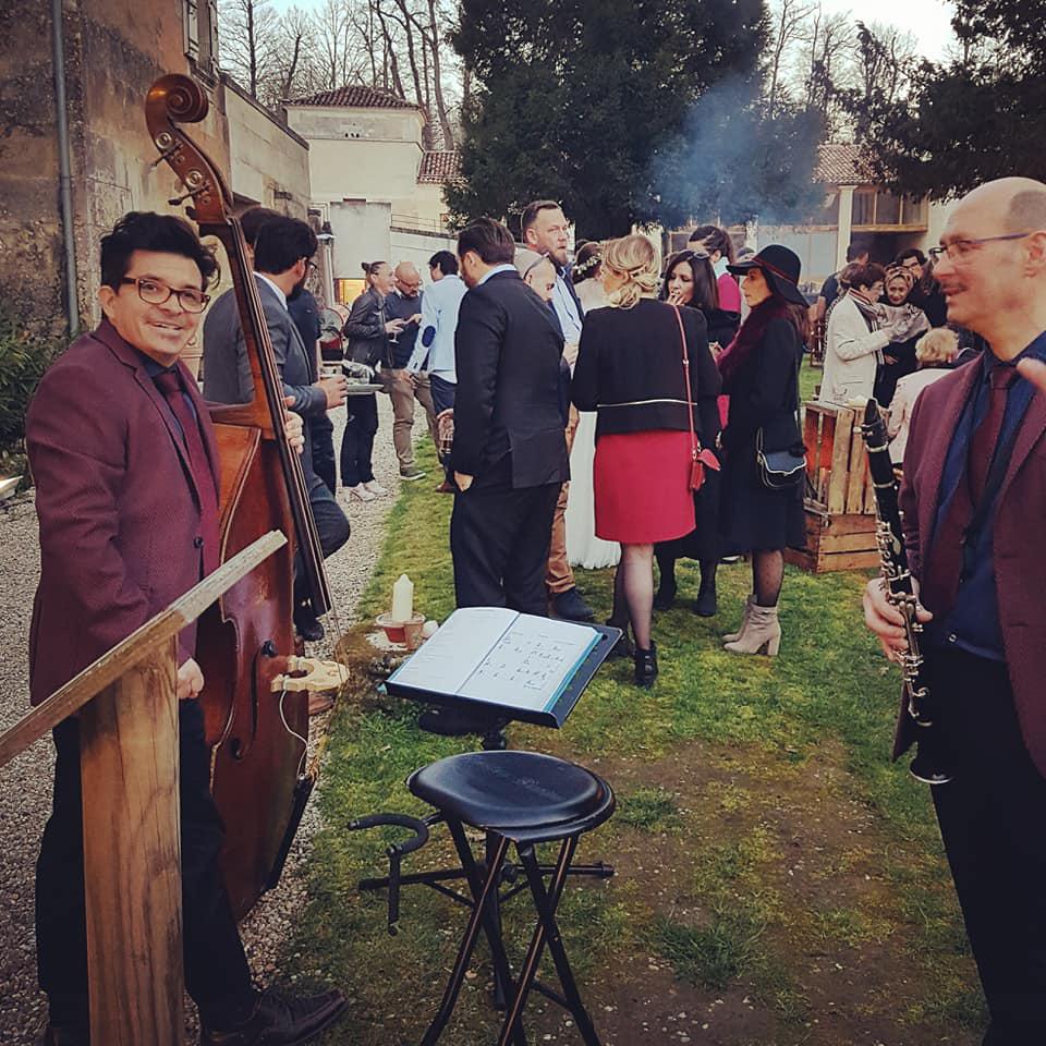 Samedi 23 février 2019, SAMOVAR SWING TRIO intervenait à l'Abbaye de Fontdouce, St-Bris-des-Bois (17) pour l'animation du cocktail de mariage de Lorène et Maxime !