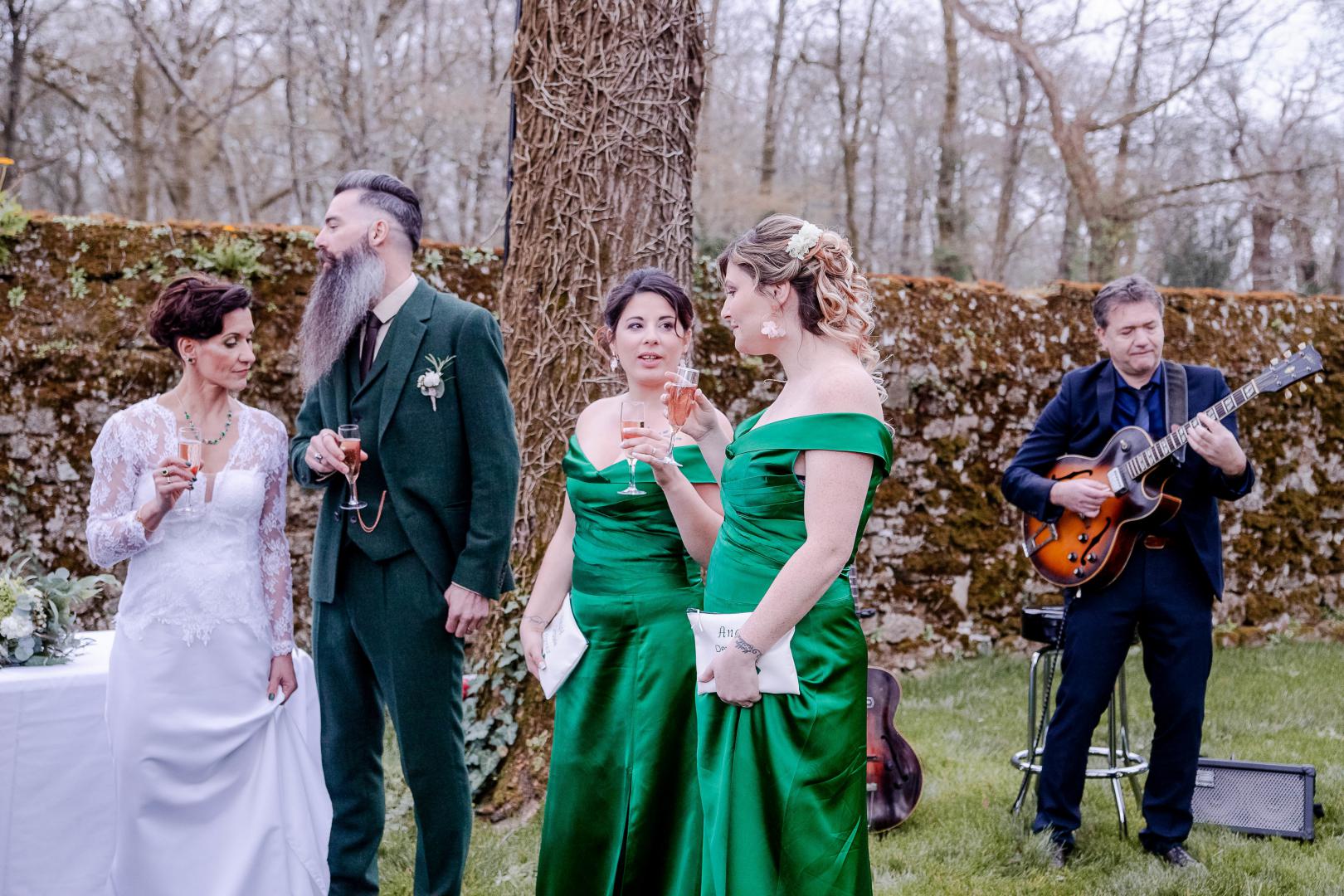 Dimanche 24 mars 2019, JAZZIN' TOWN (en formule Trio Saxophone, Guitare et Contrebasse) était l'un des prestataires du shooting mariage organisé au Domaine de la Barbinière à St-Laurent-sur-Sèvre (85).
