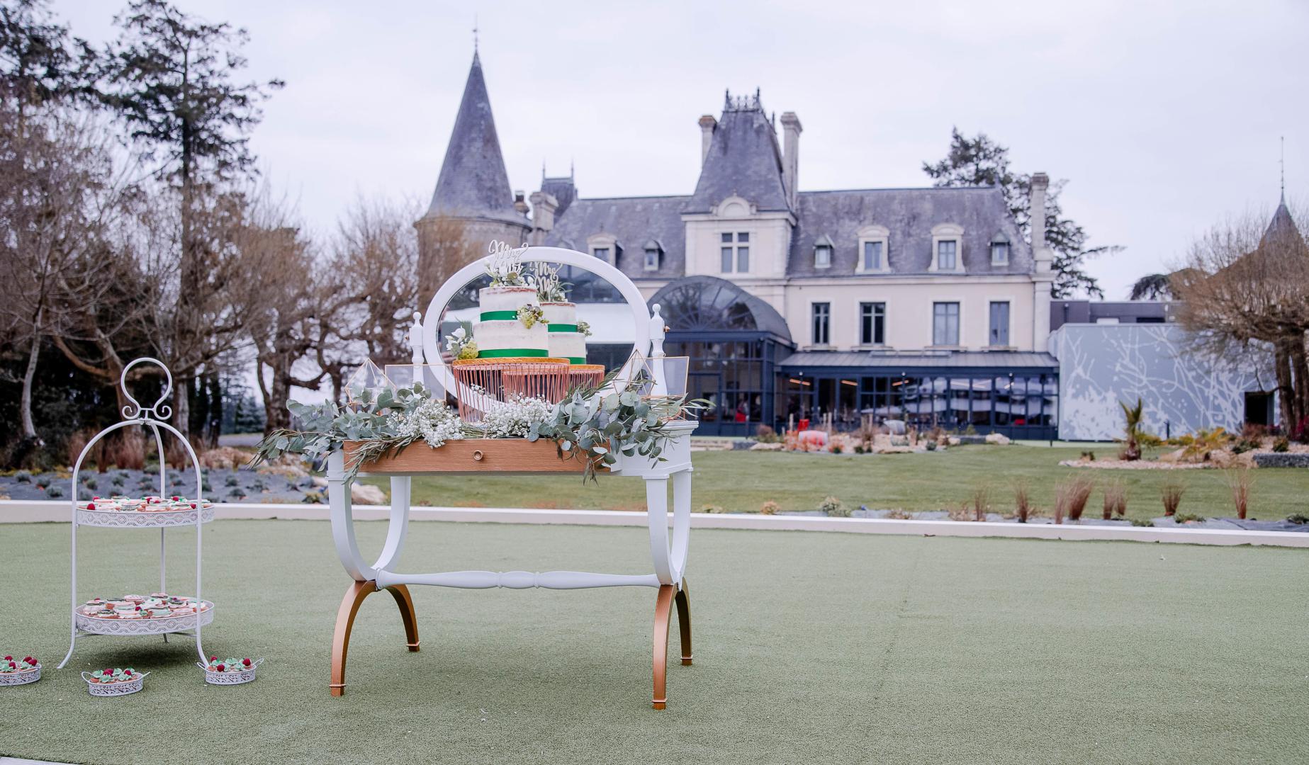Dimanche 24 mars 2019, JAZZIN' TOWN (en formule Trio Saxophone, Guitare et Contrebasse) était l'un des prestataires du shooting mariage organisé au Domaine de la Barbinière à St-Laurent-sur-Sèvre (85).
