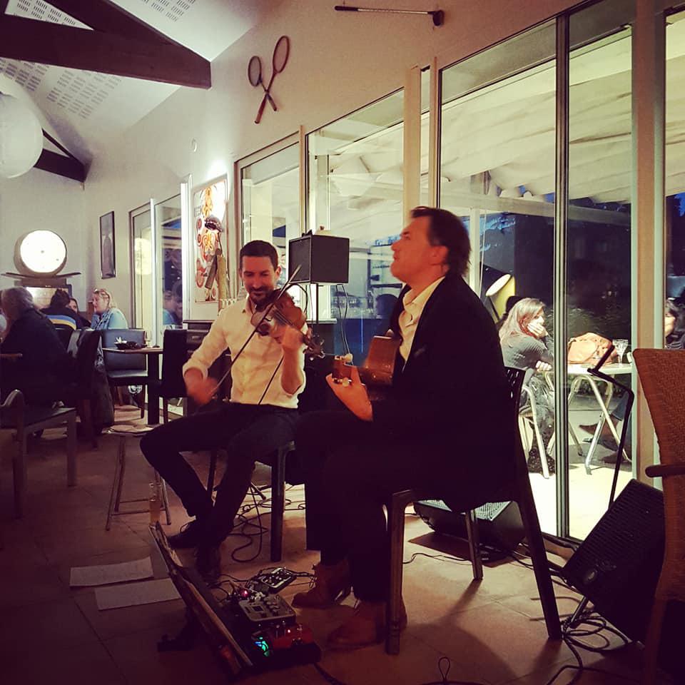 Vendredi 17 mai 2019, le groupe SWINGIN' THE POP était en concert au restaurant L'Hirondelle à Angoulème (16).