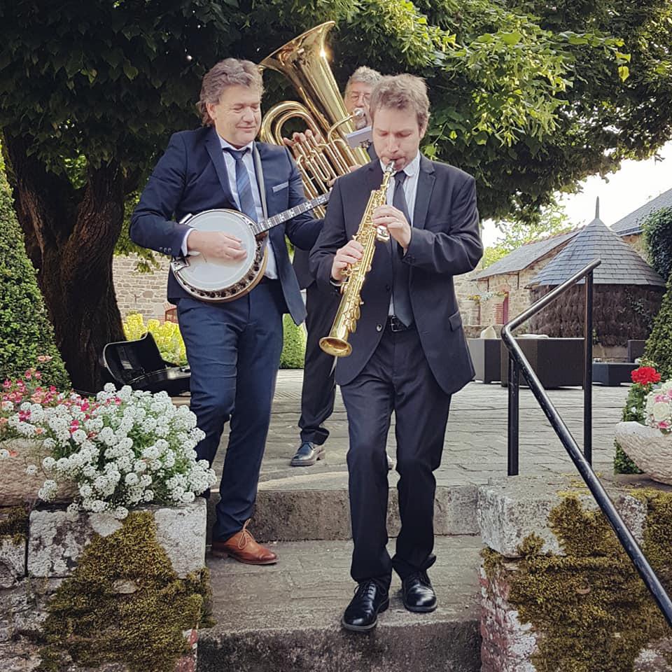 Samedi 25 mai 2019, les groupes LADY SWING TRIO et ONLY NEW JAZZ BAND étaient au Domaine de la Bretesche à Missillac (44), pour l'animation d'un cocktail de mariage !