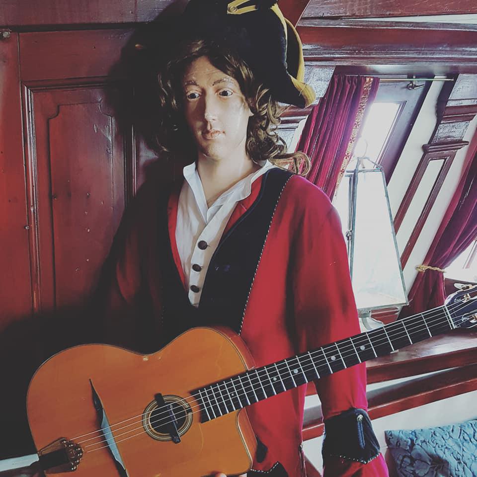 Mardi 28 mai 2019, le groupe SAMOVAR SWING QUARTET était à bord de L'Etoile du Roy sur le Golfe du Morbihan (56), dans le cadre d'un après-midi croisière/musique/cocktail pour l'entreprise OMNI RAISE !