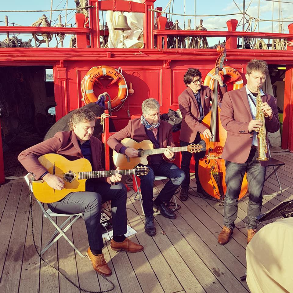 Mardi 28 mai 2019, le groupe SAMOVAR SWING QUARTET était à bord de L'Etoile du Roy sur le Golfe du Morbihan (56), dans le cadre d'un après-midi croisière/musique/cocktail pour l'entreprise OMNI RAISE !