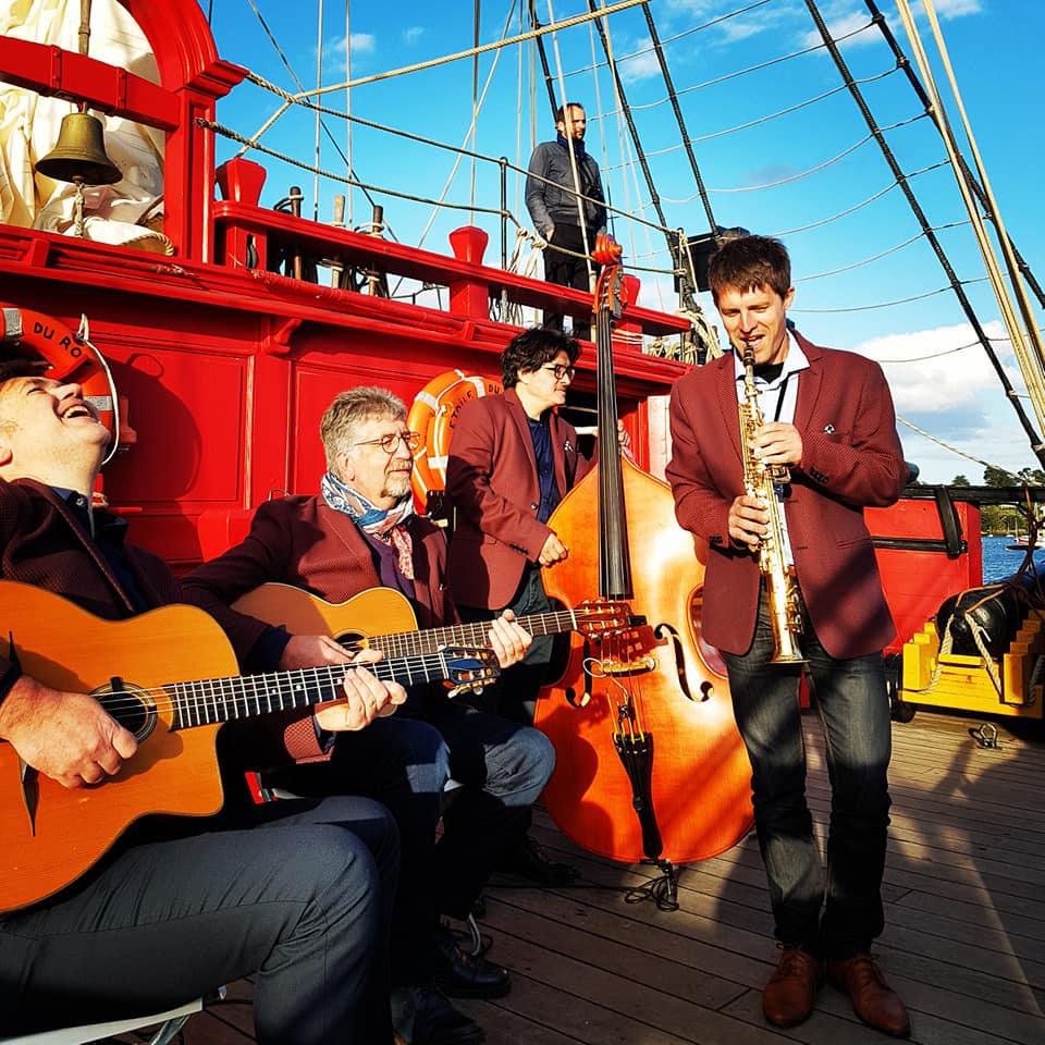 Mardi 28 mai 2019, le groupe SAMOVAR SWING QUARTET était à bord de L'Etoile du Roy sur le Golfe du Morbihan (56), dans le cadre d'un après-midi croisière/musique/cocktail pour l'entreprise OMNI RAISE !