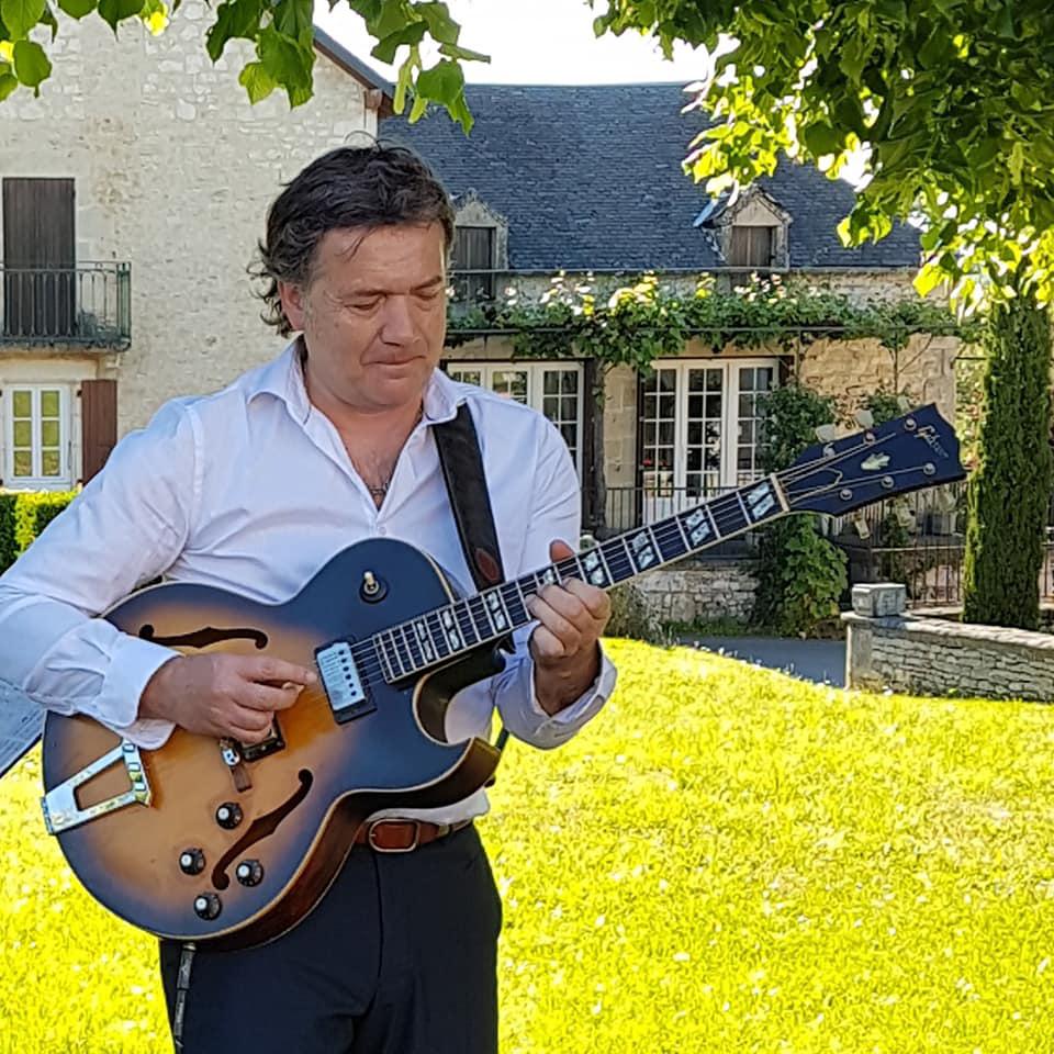 Samedi 1er juin 2019, le groupe GROOVY JAZZ TRIO (+ Françoise, chanteuse de LADY SWING TRIO) était à Nadaillac (24), pour l'animation d'un cocktail de mariage !