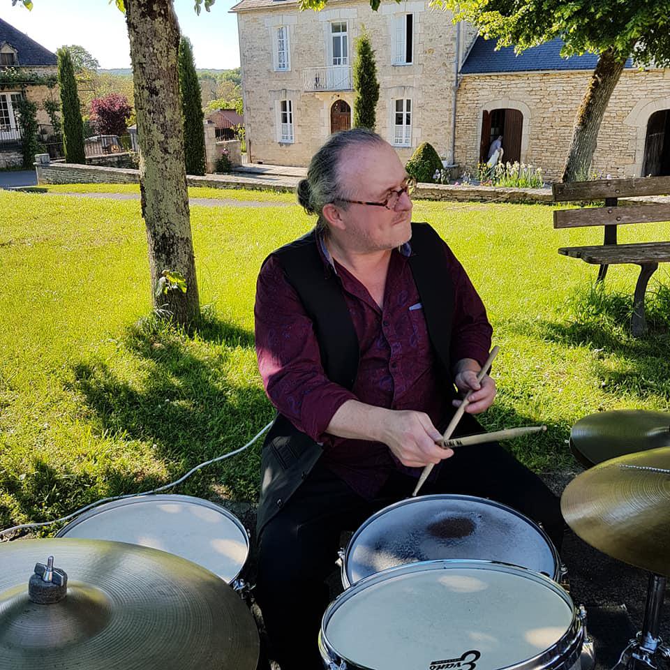 Samedi 1er juin 2019, le groupe GROOVY JAZZ TRIO (+ Françoise, chanteuse de LADY SWING TRIO) était à Nadaillac (24), pour l'animation d'un cocktail de mariage !