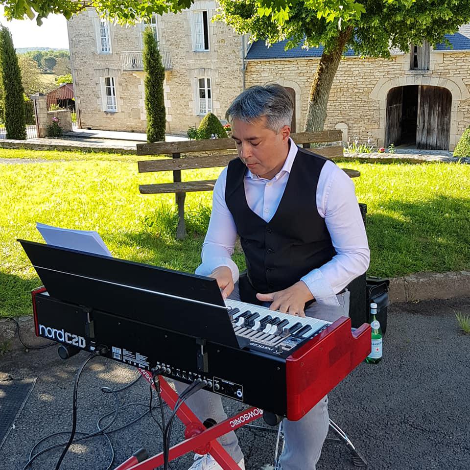 Samedi 1er juin 2019, le groupe GROOVY JAZZ TRIO (+ Françoise, chanteuse de LADY SWING TRIO) était à Nadaillac (24), pour l'animation d'un cocktail de mariage !