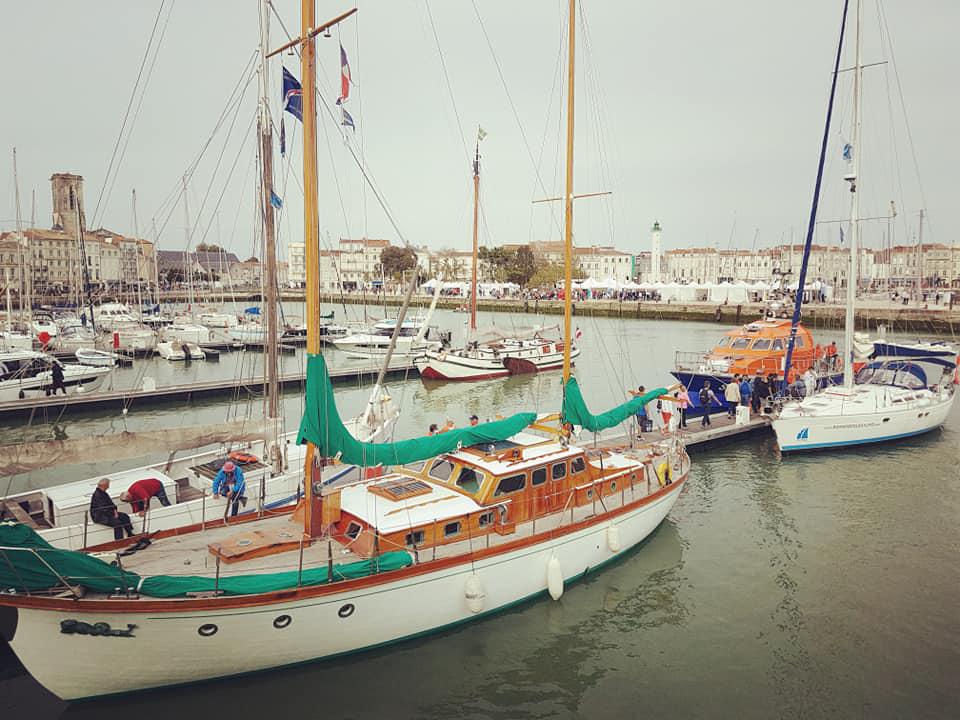 Vendredi 14 juin 2019, le groupe ONLY NEW JAZZ BAND était en formule Duo Banjo et Saxophone Soprano, à la Rochelle à bord du navire L'Espérance 1, pour une soirée de l'ECOA (Ecole du Centre Ouest des Avocats) !