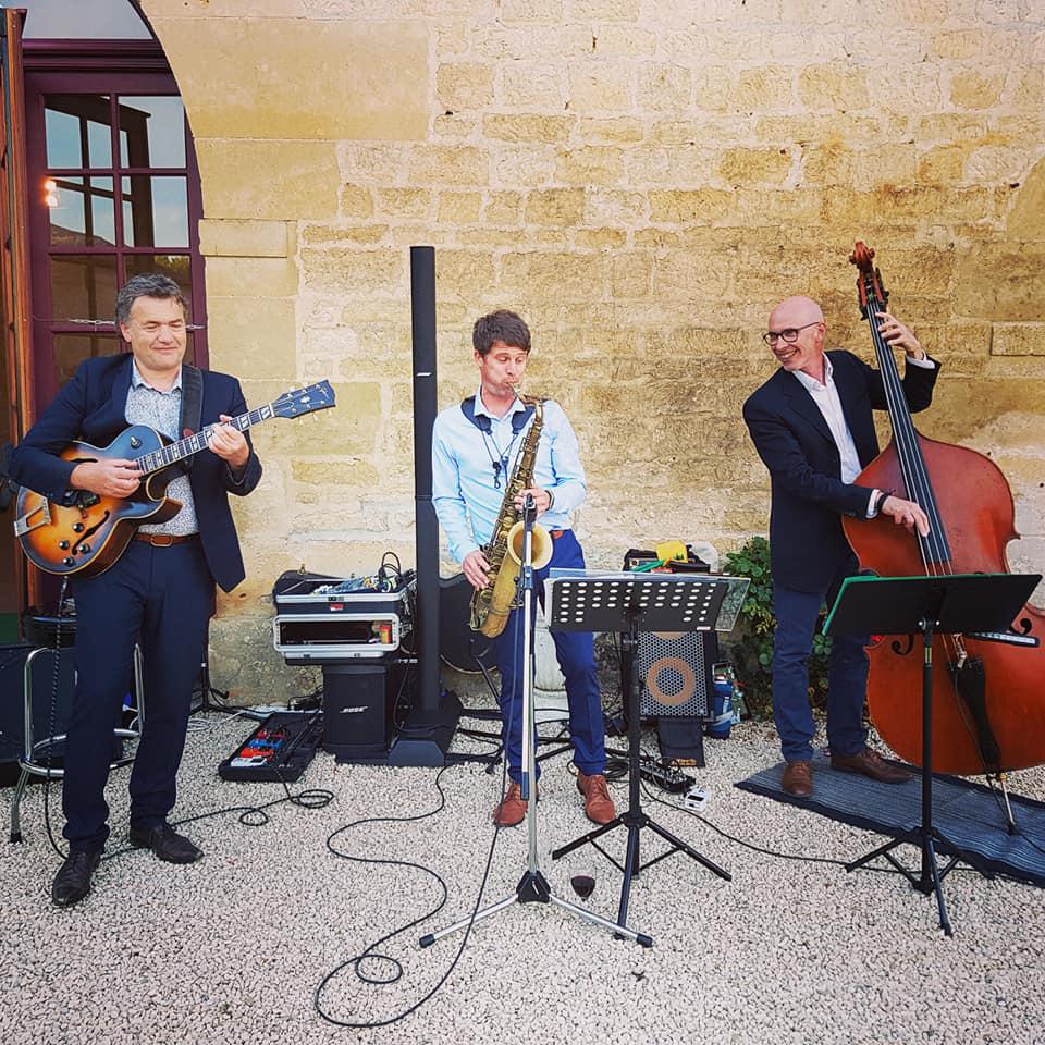 Jeudi 20 juin 2019, le trio JAZZIN' TOWN était au Château de la Taillée à Echiré (79), pour les 125 ans de la coopérative Laitière de la Sèvre !