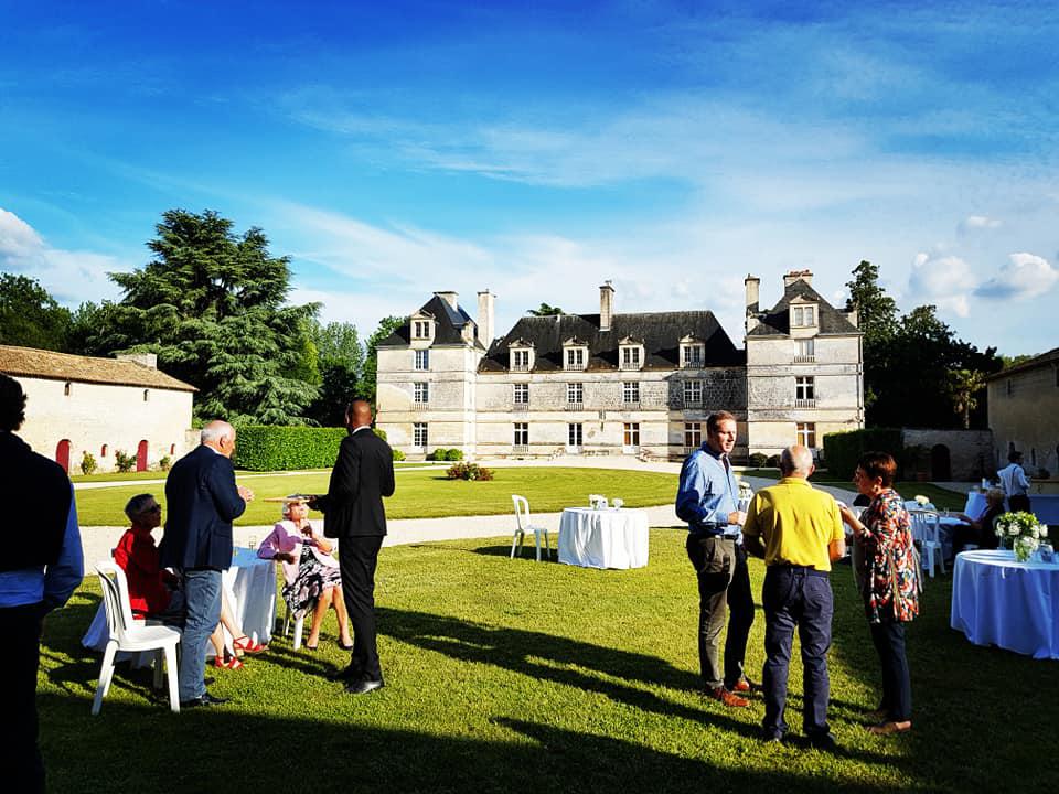 Jeudi 20 juin 2019, le trio JAZZIN' TOWN était au Château de la Taillée à Echiré (79), pour les 125 ans de la coopérative Laitière de la Sèvre !