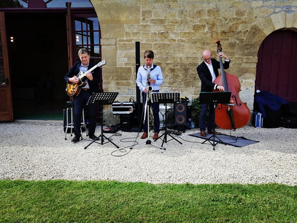 Jeudi 20 juin 2019, le trio JAZZIN' TOWN était au Château de la Taillée à Echiré (79), pour les 125 ans de la coopérative Laitière de la Sèvre !