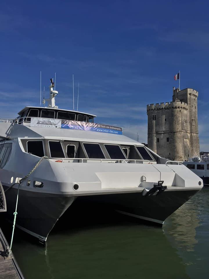 Jeudi 20 juin 2019, le groupe SAMOVAR SWING DUO était à bord du navire L'Espérance 1 à la Rochelle (17), pour l'animation musicale d'un cocktail d'entreprise. Remerciements au Staff du bateau et à Laurent Chabot !