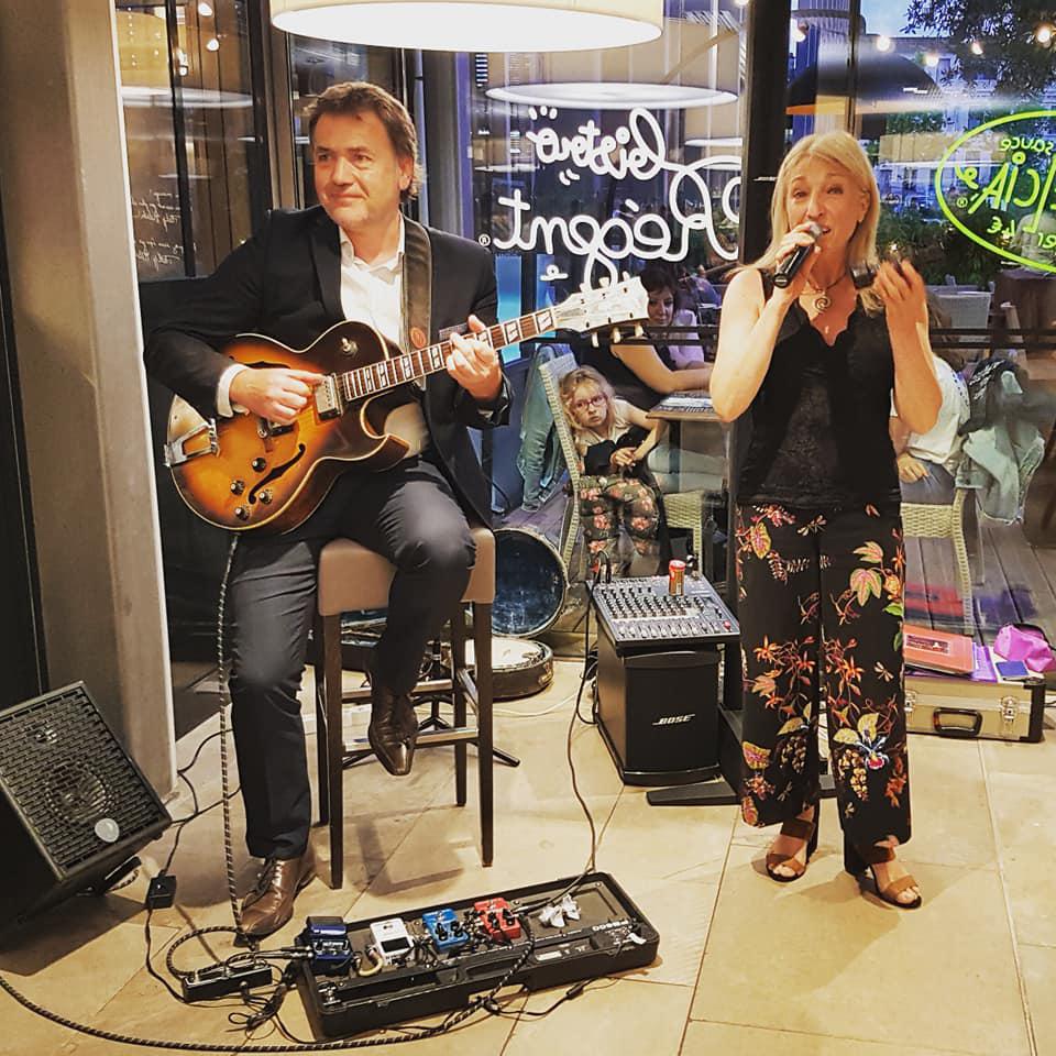 Vendredi 21 juin 2019 (de 19h30 à 23h), le groupe LADY SWING DUO était au restaurant Le Bistro Régent à Niort pour un dîner concert !
