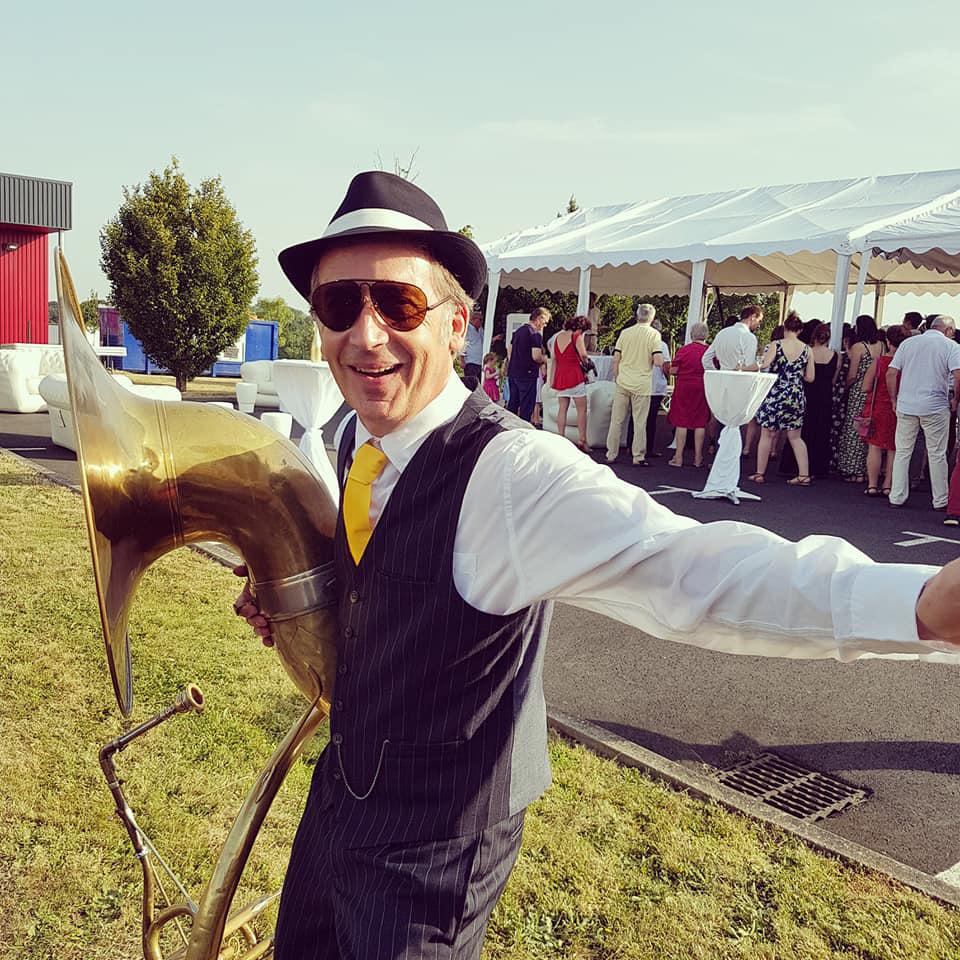 Jeudi 27 juin 2019, le groupe ONLY NEW JAZZ BAND était en formule Trio à Beaucouzé (49), pour l'agence In Extenso Angers Ouest ! Il a fait chaud sous les chapeaux !!!