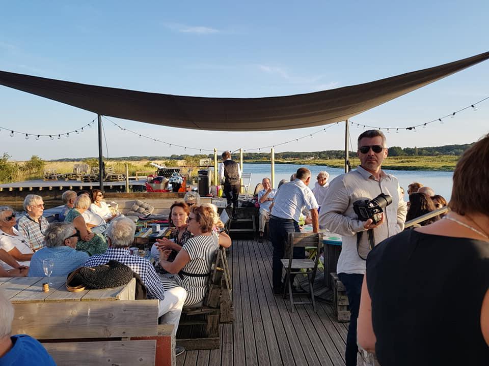 Mercredi 03 juillet 2019, le groupe SAMOVAR SWING TRIO se produisait en bord de mer au restaurant LA CABANE à Brem-sur-Mer (85), pour l'animation musicale d'un repas d'anniversaire !