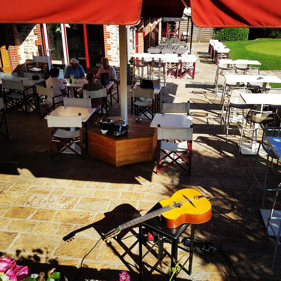 Mardi 09 juillet 2019, le groupe SAMOVAR SWING DUO était au Club House du domaine de la Bretesche à Missillac (44) !