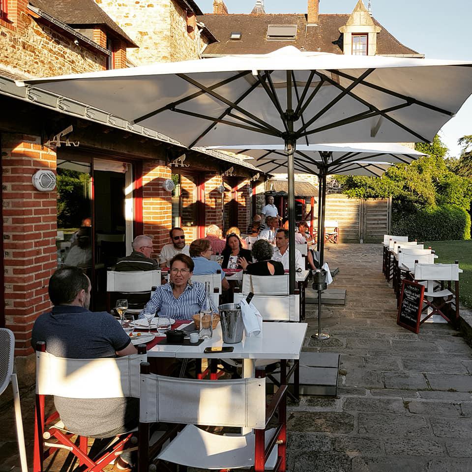 Mardi 09 juillet 2019, le groupe SAMOVAR SWING DUO était au Club House du domaine de la Bretesche à Missillac (44) !