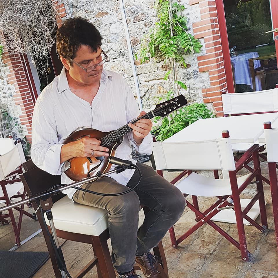 Mardi 23 juillet 2019, le groupe MANDOLINE BAMBINO était au Club House du domaine de la Bretesche à Missillac (44) !