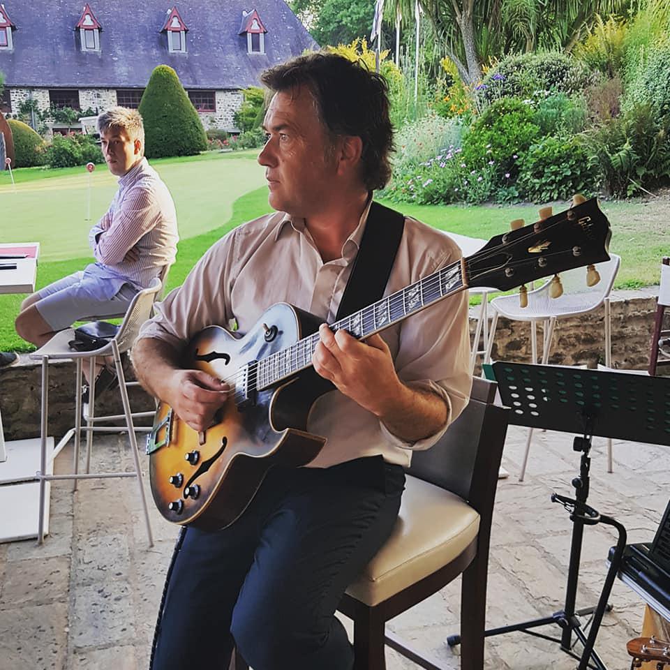 Mardi 23 juillet 2019, le groupe MANDOLINE BAMBINO était au Club House du domaine de la Bretesche à Missillac (44) !