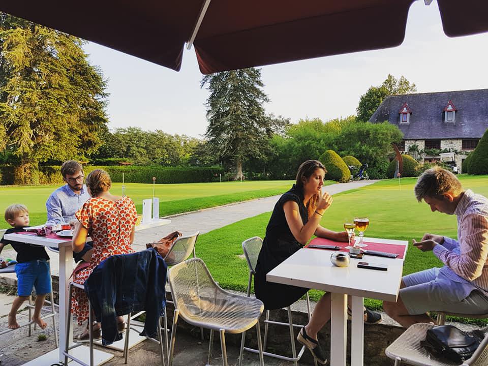 Mardi 23 juillet 2019, le groupe MANDOLINE BAMBINO était au Club House du domaine de la Bretesche à Missillac (44) !