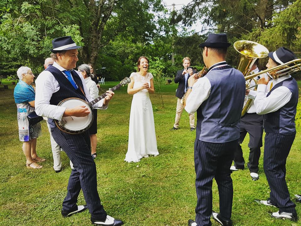 Samedi 27 juillet 2019, le groupe ONLY NEW JAZZ BAND était en formule Quartet â l'Abbaye de Champagne à Rouez-en-Champagne (72), pour l'animation du cocktail de mariage de Maëlle et Clément !