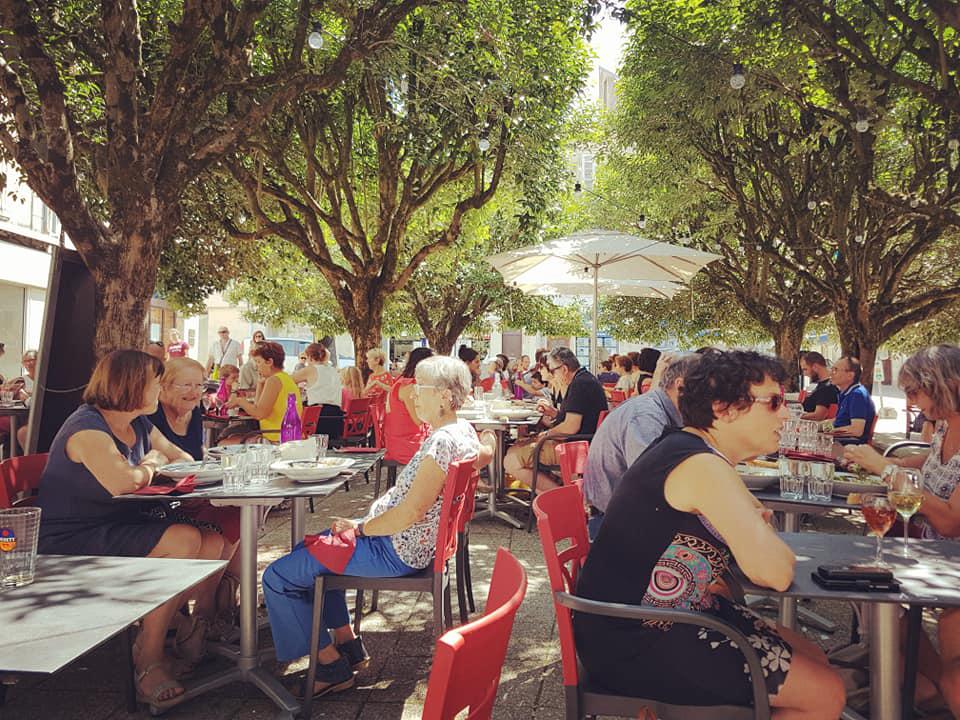 Samedi 03 août 2019 (de 11h à 13h), le groupe ONLY NEW JAZZ BAND était en formule Trio sur le marché de Saint-Jean-d'Angely (17) !