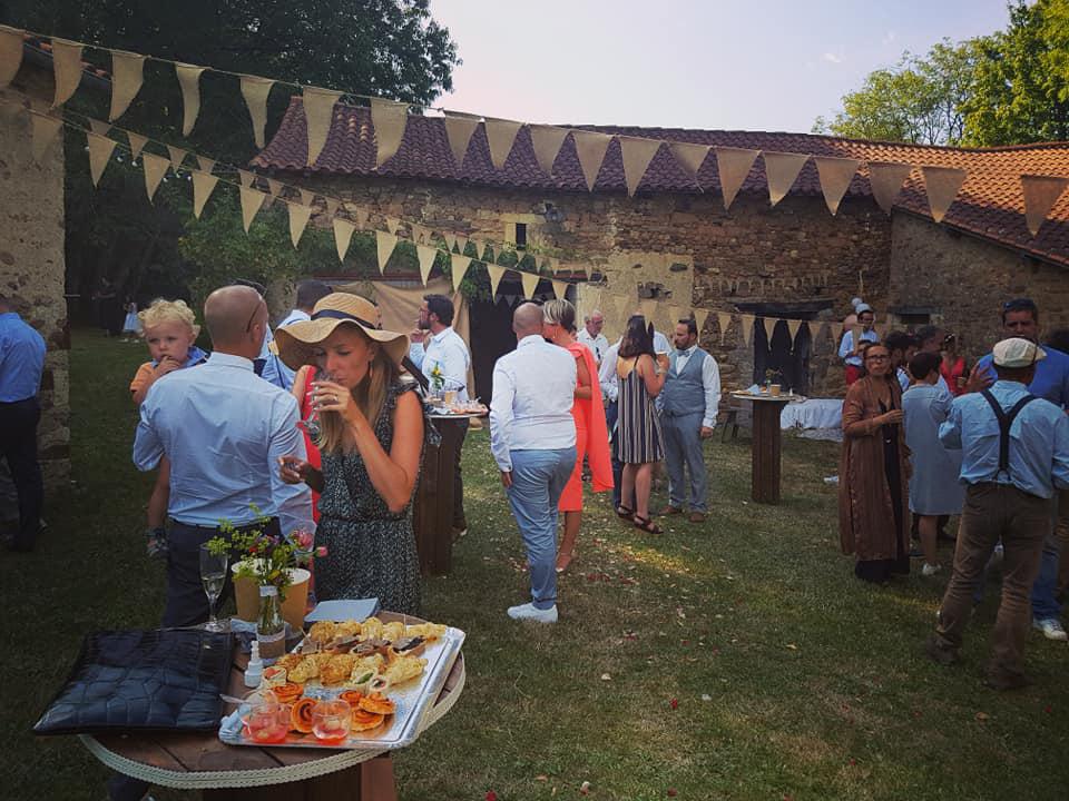 Samedi 03 août 2019 (de 17h à 20h), le groupe ONLY NEW JAZZ BAND était en formule Trio à Thouarsais-Bouildroux (85), pour l'animation du cocktail de mariage de Noémie et Boris !