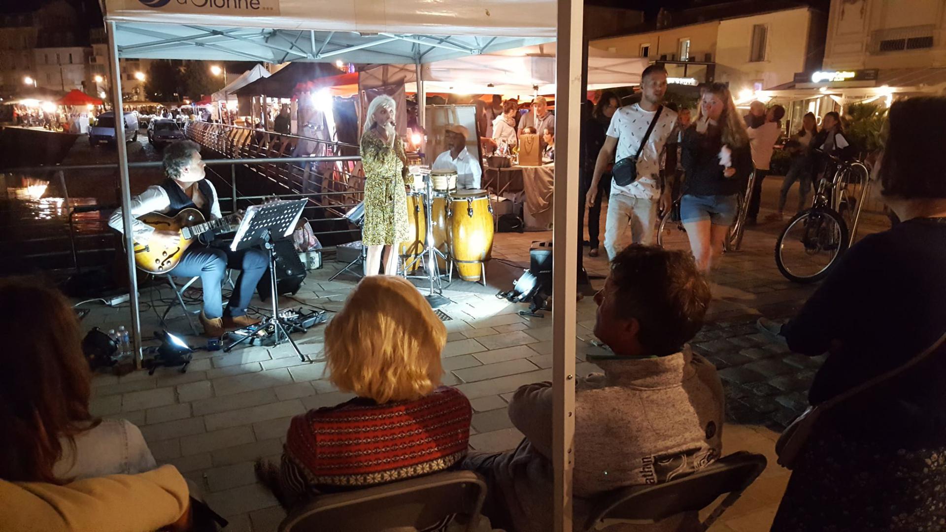 Lundi 05 août 2019, le groupe QUARTIER LATIN JAZZ TRIO était en concert sur le Port des Sables d'Olonne ! Merci à l'association des Commerçants du Port de Pêche. Un grand merci à Patrice Piet !