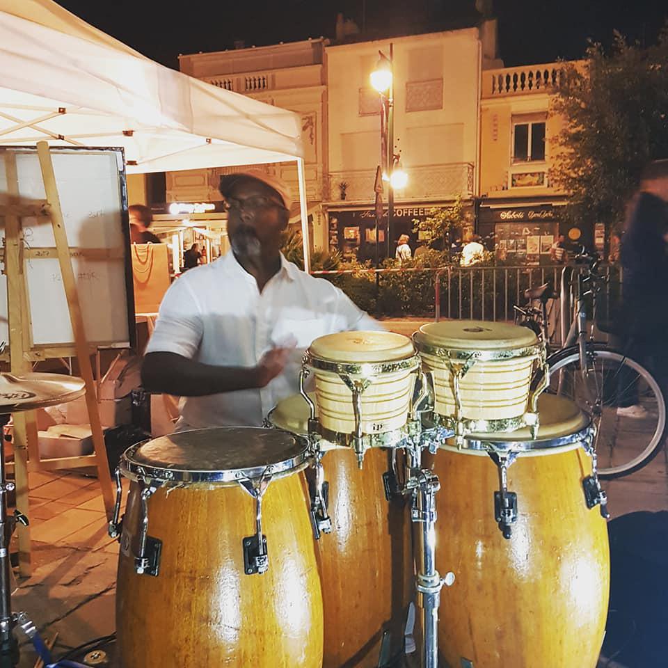 Lundi 05 août 2019, le groupe QUARTIER LATIN JAZZ TRIO était en concert sur le Port des Sables d'Olonne ! Merci à l'association des Commerçants du Port de Pêche. Un grand merci à Patrice Piet !