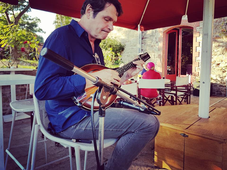 Mardi 13 août 2019, le groupe MANDOLINE BAMBINO était en concert au Club House du domaine de la Bretesche à Missillac (44) !