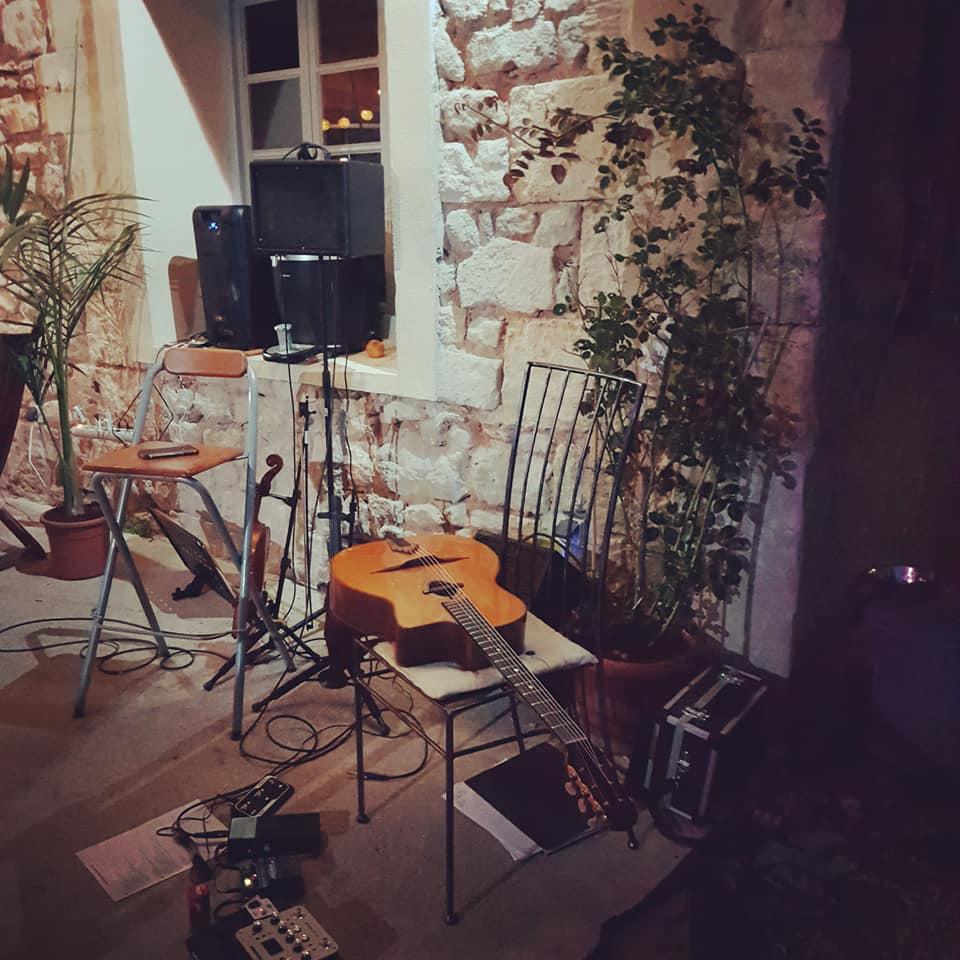 Jeudi 15 août 2019, le groupe SAMOVAR SWING DUO était en formule Violon &#38; Guitare pour un concert privé, chez l'habitant à La Roche Chalais (24) !