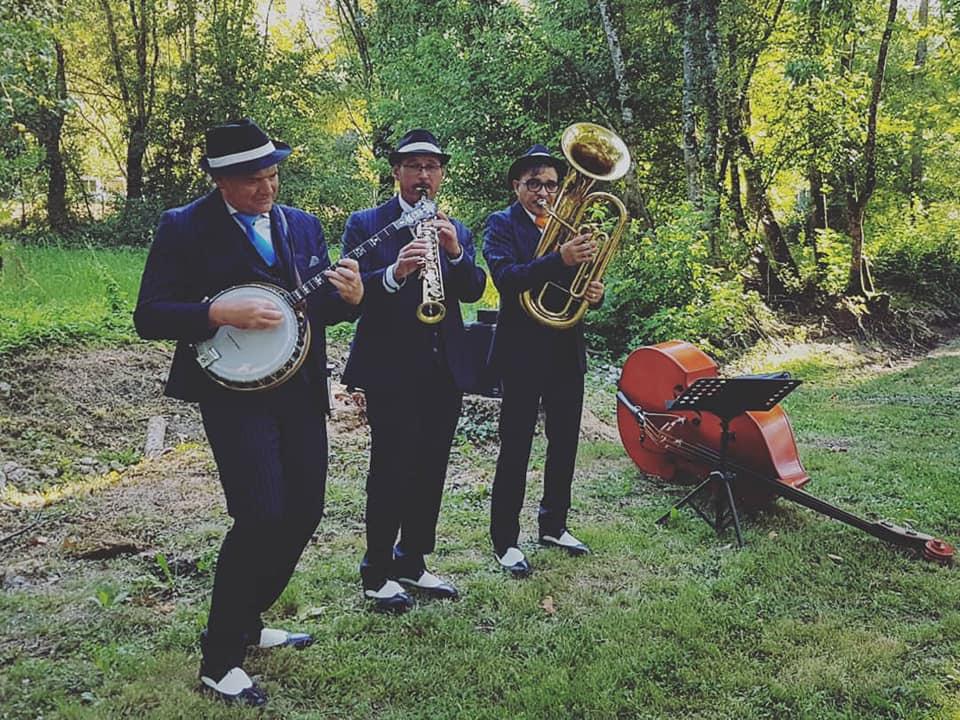 Samedi 31 août 2019, le groupe ONLY NEW JAZZ BAND était en formule Trio à Salles-d'Angles (16), pour l'animation du mariage de Céline et Charles !