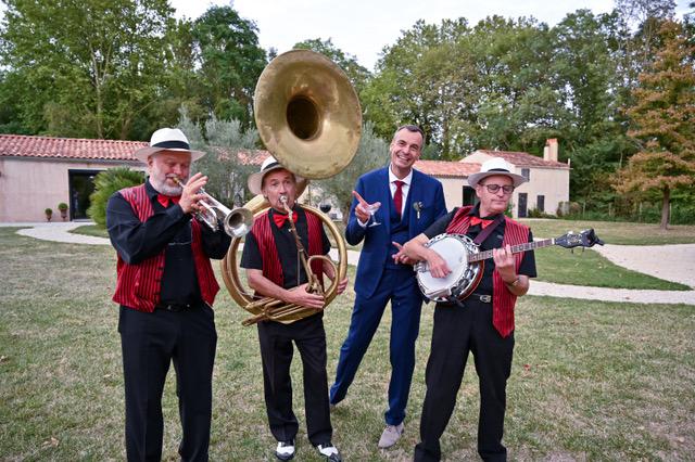 Samedi 21 septembre 2019, le groupe ONLY NEW JAZZ BAND était en formule Trio (Trompette, Banjo et Soubassophone) au Domaine de la Fragnée à Saint-Hippolyte (17), pour l'animation du mariage d'Ingrid et Jean-Luc ! (Crédit photos - www.oceandimages.fr)
