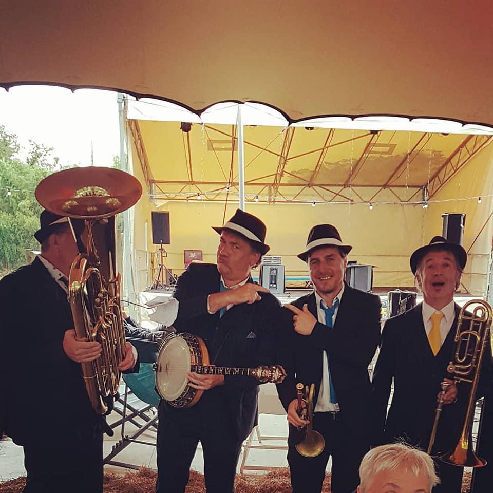 Dimanche 22 septembre 2019, le groupe ONLY NEW JAZZ BAND était en formule Quintet à Montmorillon (86) dans le cadre du festival Festi' Gartempe. Merci à Guy Gévaudan et son équipe !