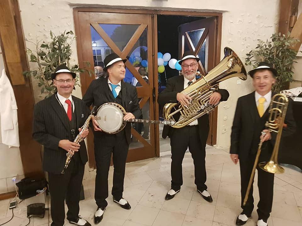 Vendredi 27septembre 2019, le groupe ONLY NEW JAZZ BAND était en formule Quartet au Château de Jallanges à Vernou-sur-Brenne (37), pour les 40 ans de l'entreprise Cebiphar !