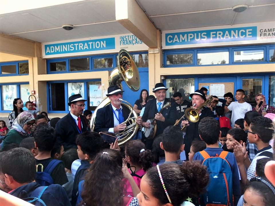 Anmoggar N' Jazz / Jour 6 : ONLY NEW JAZZ BAND en prestation de 11h à 12h pour les écoliers de l'institut français d'Agadir, puis de 18h à 19h sur la scène du Village du Festival, avec en invités Youness Lachguar et Hicham El Issaoui. Et un dernier set de 21h à 21h30 à l'hôtel Kenzi Europa ! Ce soir, Arnaud Dolmen Quartet (19h00), Joel Hierrezuelo Quintet (20h45) et Orlando Maraca Quintet (22h30) à la salle Brahim Radi.