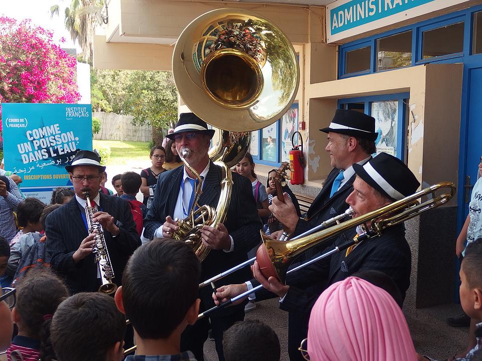 Anmoggar N' Jazz / Jour 6 : ONLY NEW JAZZ BAND en prestation de 11h à 12h pour les écoliers de l'institut français d'Agadir, puis de 18h à 19h sur la scène du Village du Festival, avec en invités Youness Lachguar et Hicham El Issaoui. Et un dernier set de 21h à 21h30 à l'hôtel Kenzi Europa ! Ce soir, Arnaud Dolmen Quartet (19h00), Joel Hierrezuelo Quintet (20h45) et Orlando Maraca Quintet (22h30) à la salle Brahim Radi.