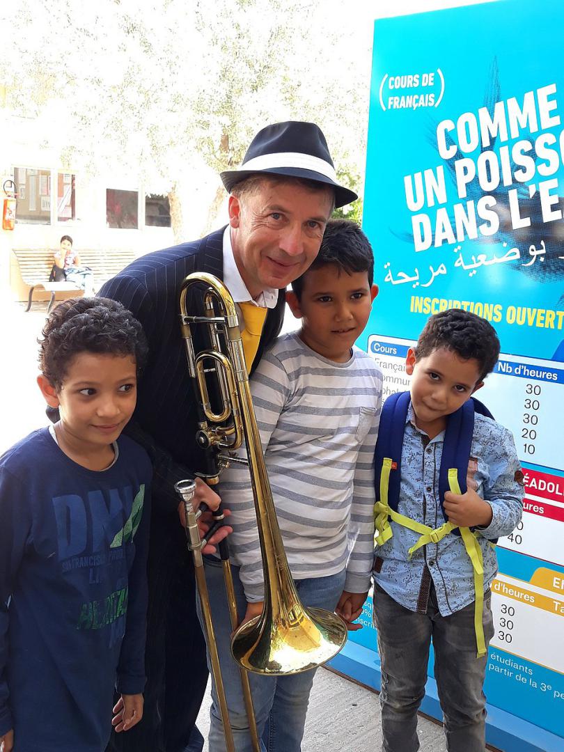 Anmoggar N' Jazz / Jour 6 : ONLY NEW JAZZ BAND en prestation de 11h à 12h pour les écoliers de l'institut français d'Agadir, puis de 18h à 19h sur la scène du Village du Festival, avec en invités Youness Lachguar et Hicham El Issaoui. Et un dernier set de 21h à 21h30 à l'hôtel Kenzi Europa ! Ce soir, Arnaud Dolmen Quartet (19h00), Joel Hierrezuelo Quintet (20h45) et Orlando Maraca Quintet (22h30) à la salle Brahim Radi.