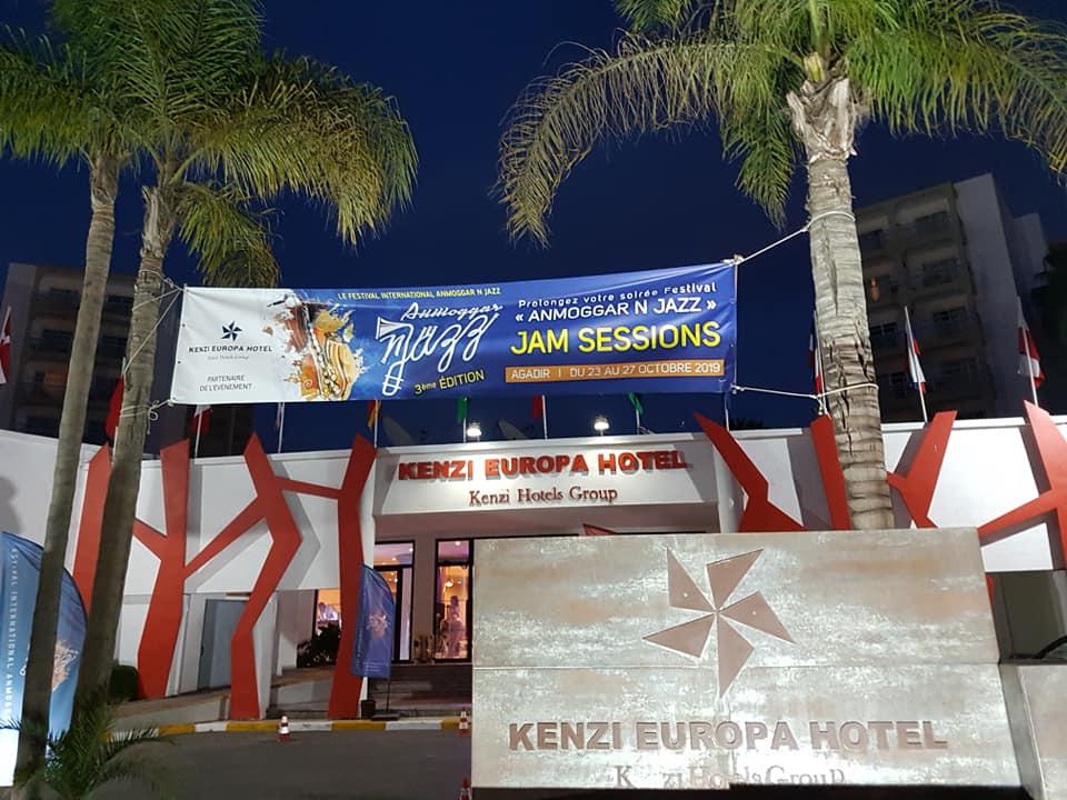 Anmoggar N' Jazz / Jour 6 : ONLY NEW JAZZ BAND en prestation de 11h à 12h pour les écoliers de l'institut français d'Agadir, puis de 18h à 19h sur la scène du Village du Festival, avec en invités Youness Lachguar et Hicham El Issaoui. Et un dernier set de 21h à 21h30 à l'hôtel Kenzi Europa ! Ce soir, Arnaud Dolmen Quartet (19h00), Joel Hierrezuelo Quintet (20h45) et Orlando Maraca Quintet (22h30) à la salle Brahim Radi.