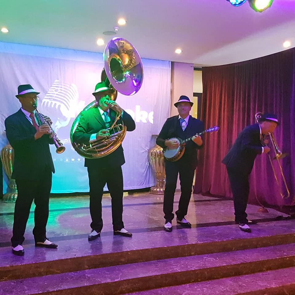 Anmoggar N' Jazz / Jour 6 : ONLY NEW JAZZ BAND en prestation de 11h à 12h pour les écoliers de l'institut français d'Agadir, puis de 18h à 19h sur la scène du Village du Festival, avec en invités Youness Lachguar et Hicham El Issaoui. Et un dernier set de 21h à 21h30 à l'hôtel Kenzi Europa ! Ce soir, Arnaud Dolmen Quartet (19h00), Joel Hierrezuelo Quintet (20h45) et Orlando Maraca Quintet (22h30) à la salle Brahim Radi.