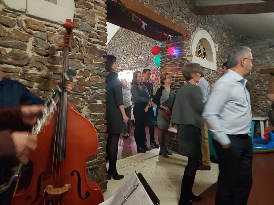Samedi 23 novembre 2019, le groupe SAMOVAR SWING TRIO était à La Grange du Petit Tertre à Beaucouzé (49), pour l'animation d'un anniversaire !