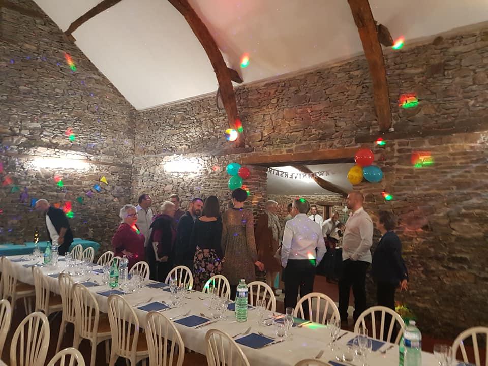 Samedi 23 novembre 2019, le groupe SAMOVAR SWING TRIO était à La Grange du Petit Tertre à Beaucouzé (49), pour l'animation d'un anniversaire !