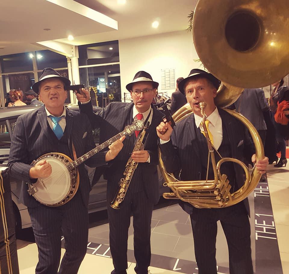 Jeudi 28 novembre 2019, le groupe ONLY NEW JAZZ BAND était en formule Trio chez BMW DYNAMISM Automobiles à Beaucouzé (49), pour l'afterwork Prohibition organisé par l'association AFTER8 !