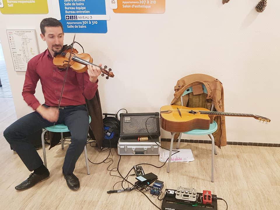 Vendredi 29 novembre 2019 (de 14h à 16h), le groupe SAMOVAR SWING DUO était au Foyer Catherine de Thouars à Pouzauges (85) !