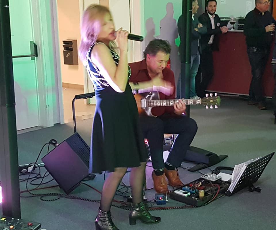 Vendredi 29 novembre 2019 (de 18h30 à 20h30), le groupe LADY SWING DUO était aux Oudairies à La Roche-sur-Yon, dans le cadre du Salon Habitat &#38; Co 2019 !