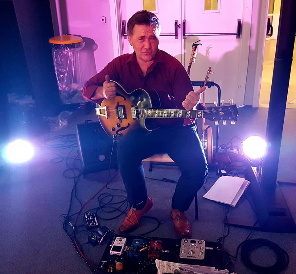 Vendredi 29 novembre 2019 (de 18h30 à 20h30), le groupe LADY SWING DUO était aux Oudairies à La Roche-sur-Yon, dans le cadre du Salon Habitat &#38; Co 2019 !