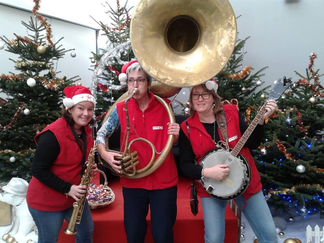 Samedi 14 décembre 2019, le groupe ONLY NEW JAZZ BAND était en formule Trio sur le marché de noël du Mans !